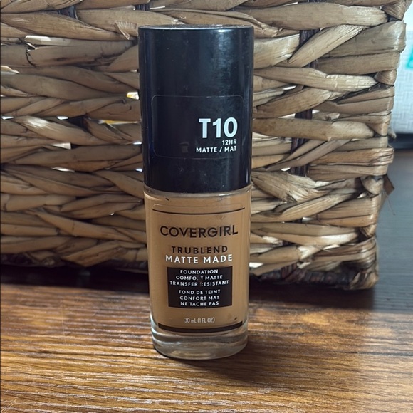 COVERGIRL Tan Foundation Liquid Makeup - Picture 1 of 4